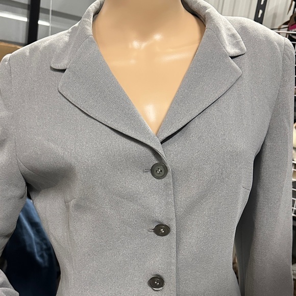 Larry Levine Jackets & Blazers - Larry Levine women’s Gray Long Taylored Blazer with decorative buttons size 6